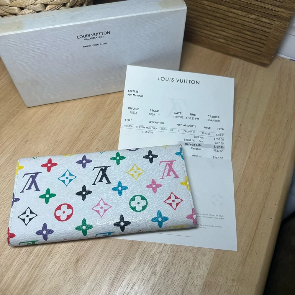 Louis Vuitton - Picture 2 of 7